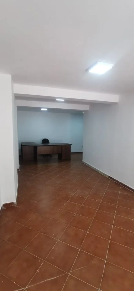 Tirane, jepet me qera zyre , Kati -1, 60 m² 600 € 