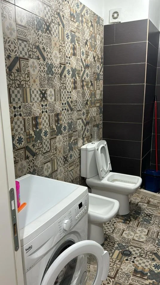 Tirane, jepet me qera apartament 1+1, Kati 8, 70 m² 40.000 LEK (Rr. Mikel Maruli)