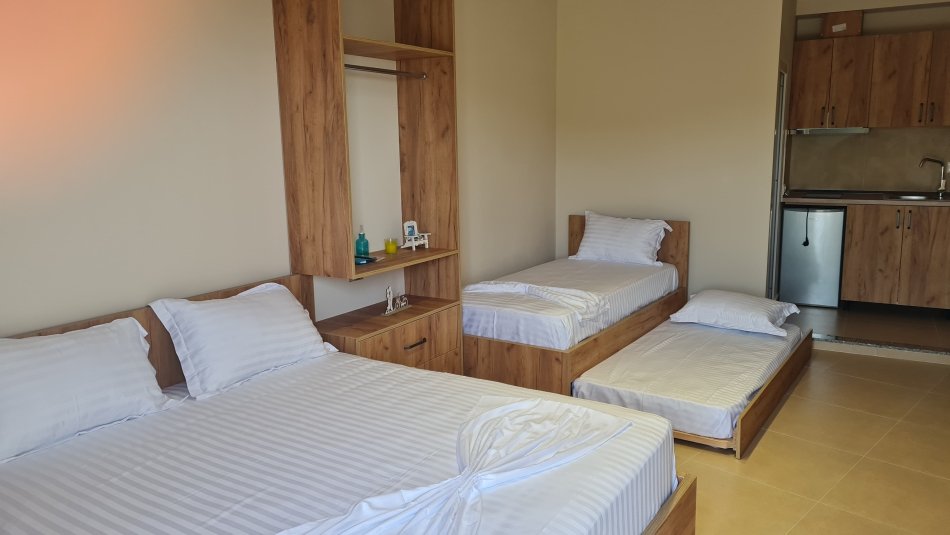 Jepet me qera= Apartamente + Vile druri 2 kateshe (Gjiri lalzit)