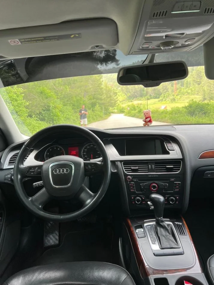 Elbasan, shes me portobagazh AUDI A4 Benzin+Gaz, e zeze automatik Kondicioner 270.000 km