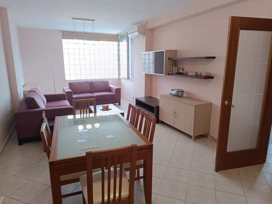 Tirane, jepet me qera apartament Kati 3, 100 m² 800 € 