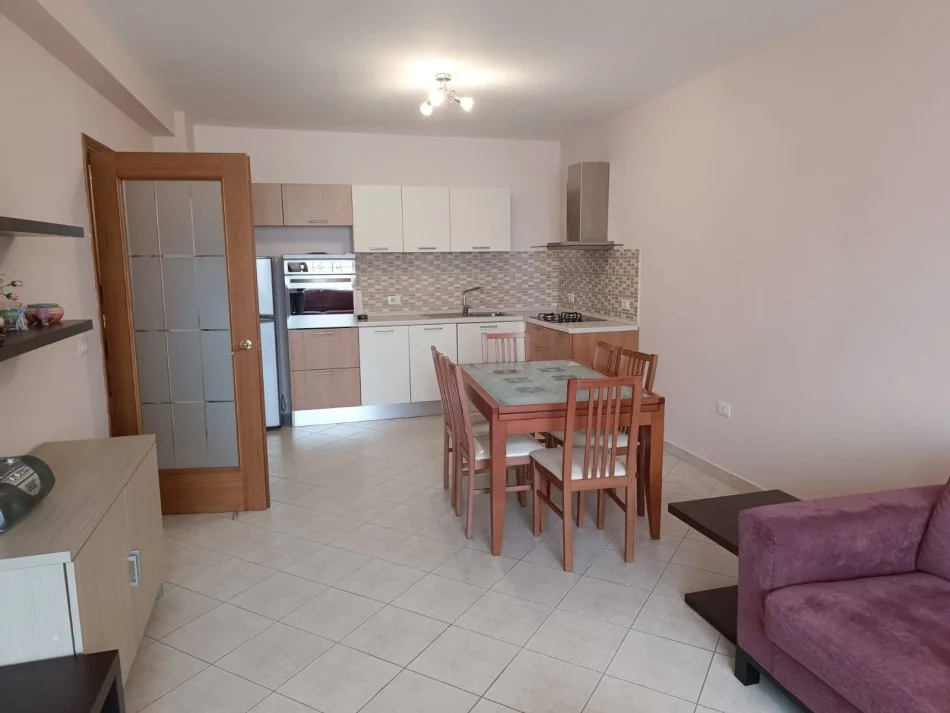 Tirane, jepet me qera apartament Kati 3, 100 m² 800 € 