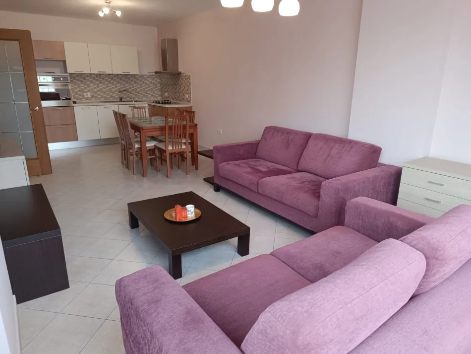Tirane, jepet me qera apartament Kati 3, 100 m² 800 € 