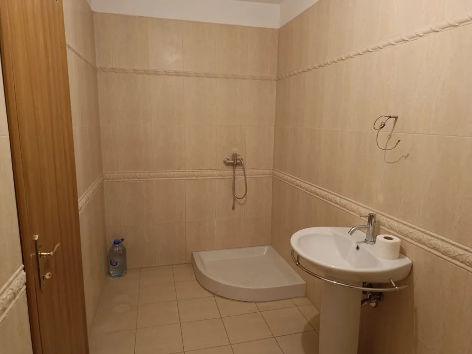 Tirane, jepet me qera apartament Kati 3, 100 m² 800 € 