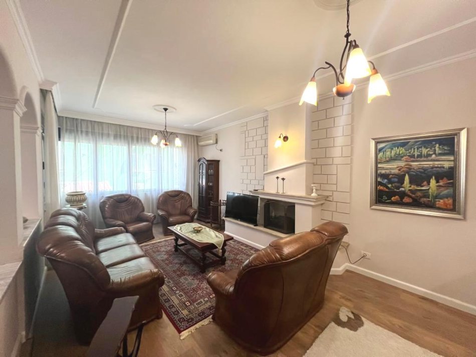Tirane, jepet me qera apartament 2+1+Ballkon Kati 3, 130 m² 800 € (Rruga Pjetër Bogdani 3-11, Tiranë)