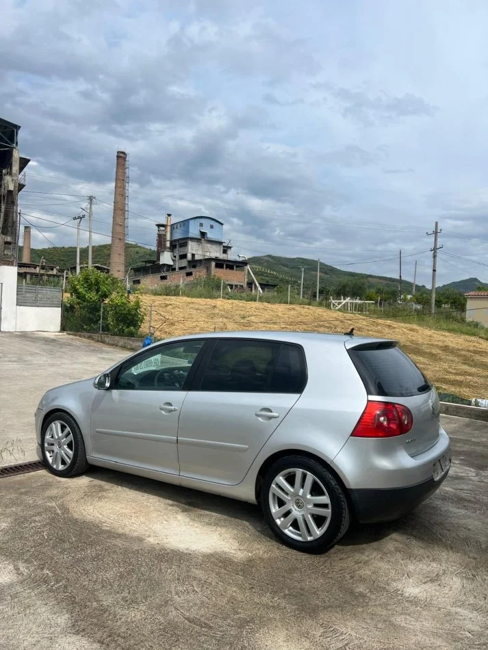 Elbasan, shes makine GOLF 5 automat Nafte, automatik Kondicioner 230.000 km