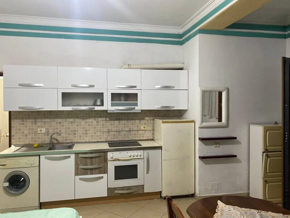 Tirane, jepet me qera garsonier 1+1 Kati 0, 30 m² 230 € (Rruga Qemal Butka , Selite)