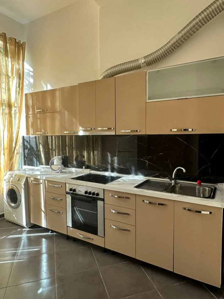 Tirane, jepet me qera apartament 2+1 Kati 0, 80 m² 300 € (Rruga Sokrat Miho)