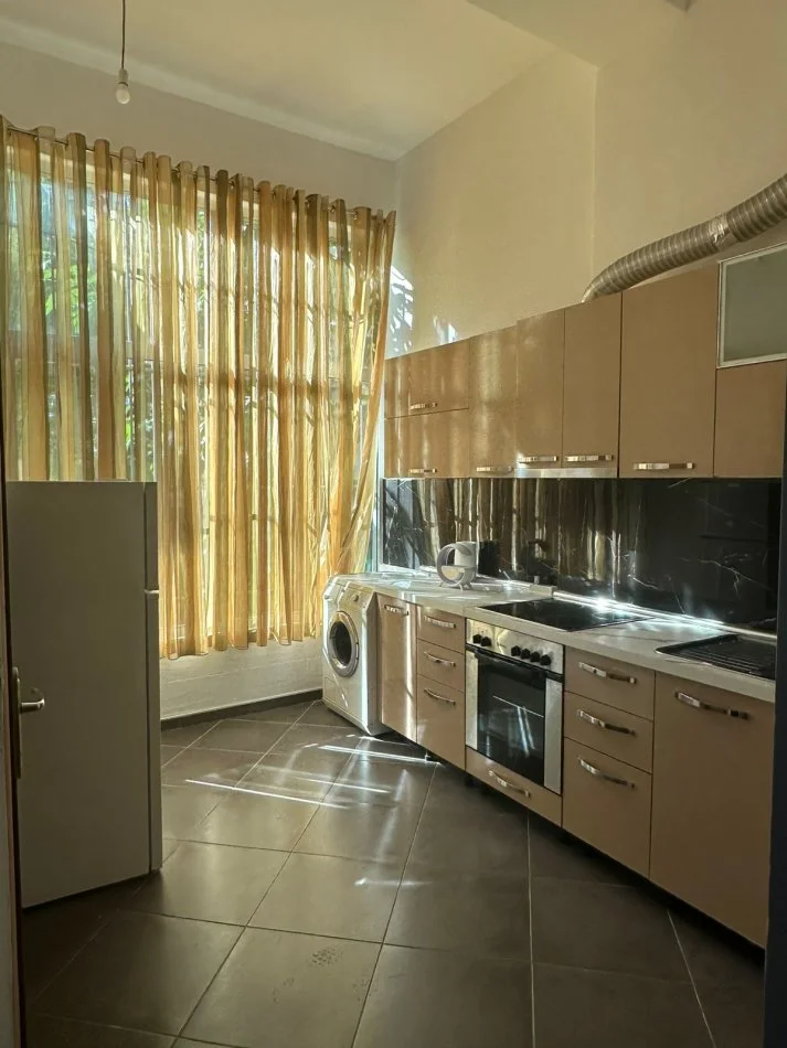 Tirane, jepet me qera apartament 2+1 Kati 0, 80 m² 300 € (Rruga Sokrat Miho)