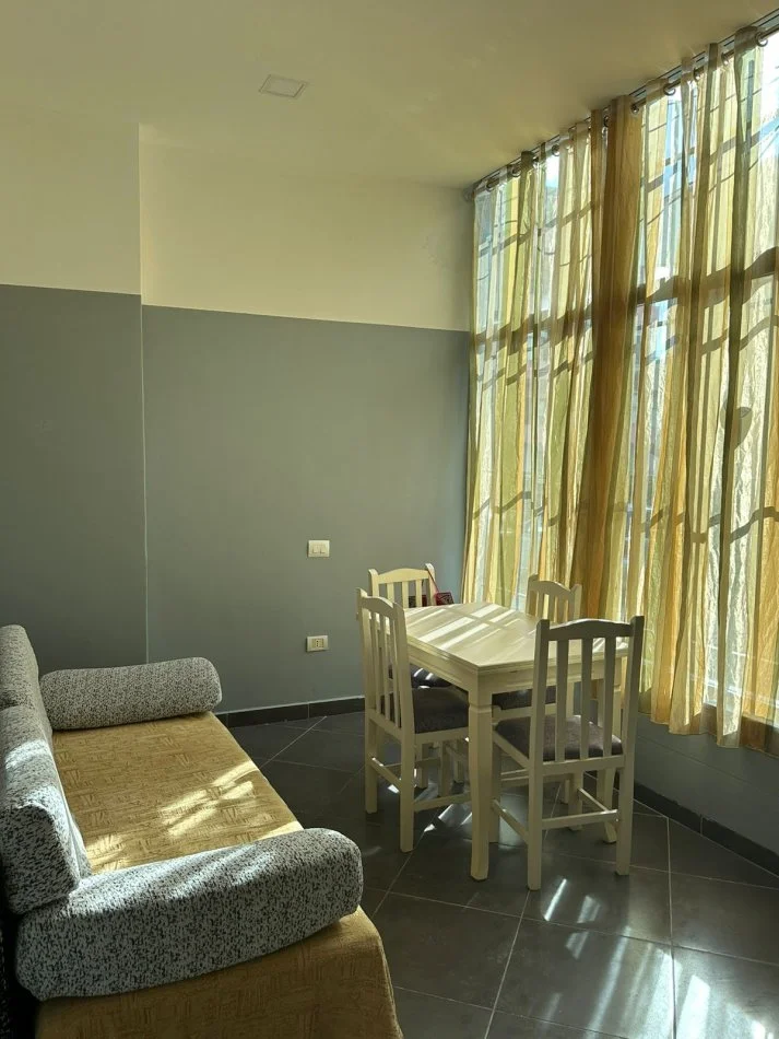 Tirane, jepet me qera apartament 2+1 Kati 0, 80 m² 300 € (Rruga Sokrat Miho)