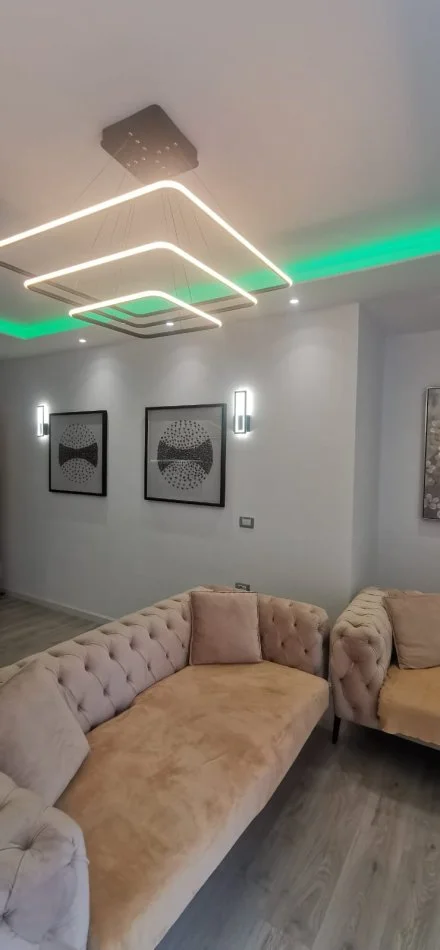 Tirane, jepet me qera apartament 2+1+Aneks+Ballkon Kati 5, 100 m² 1.000 € (Barrikadave)