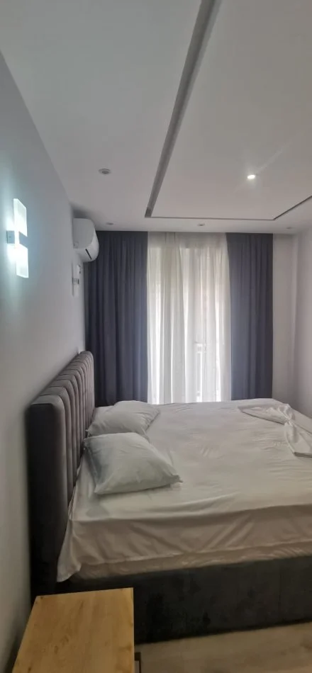 Tirane, jepet me qera apartament 2+1+Aneks+Ballkon Kati 5, 100 m² 1.000 € (Barrikadave)