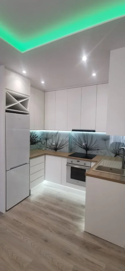 Tirane, jepet me qera apartament 2+1+Aneks+Ballkon Kati 5, 100 m² 1.000 € (Barrikadave)