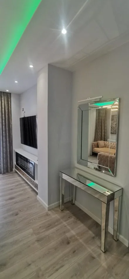 Tirane, jepet me qera apartament 2+1+Aneks+Ballkon Kati 5, 100 m² 1.000 € (Barrikadave)