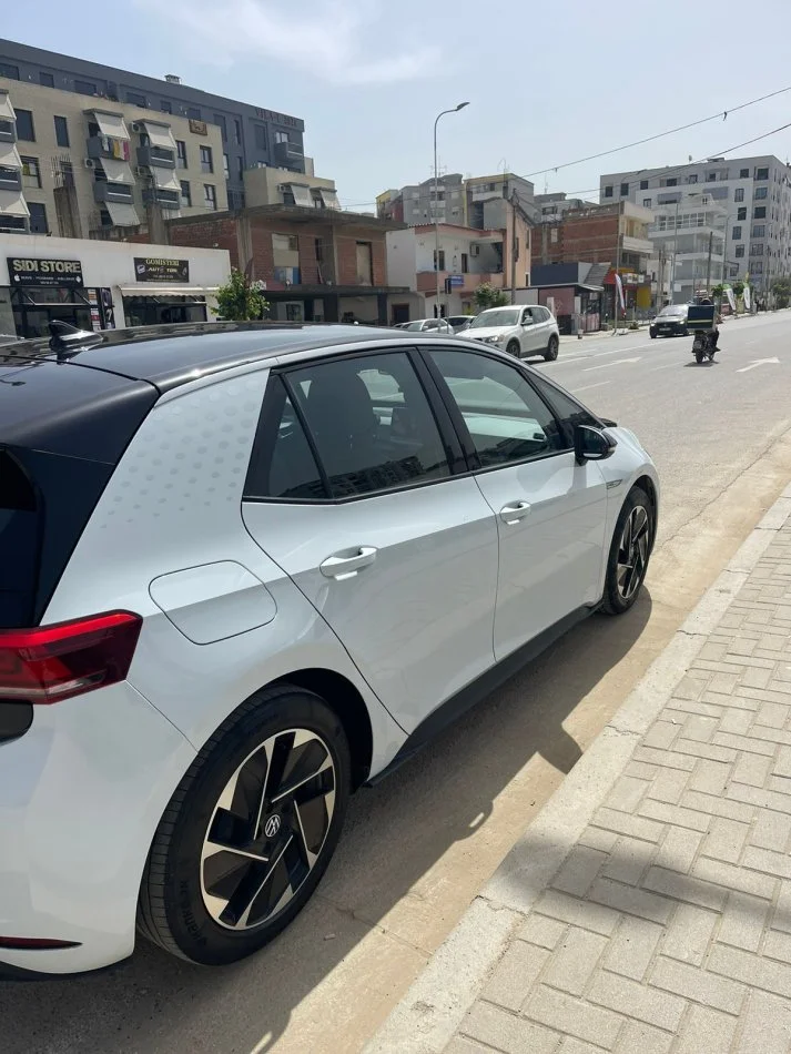 shitet 2 Volkswagen ID.3 PRO elektrike , gri metalizato automatik 42.000 €