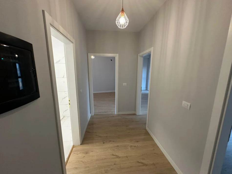 Tirane, shitet apartament 2+1+Ballkon Kati 3, 85 m² 171.000 € (Rruga Qemal Stafa)