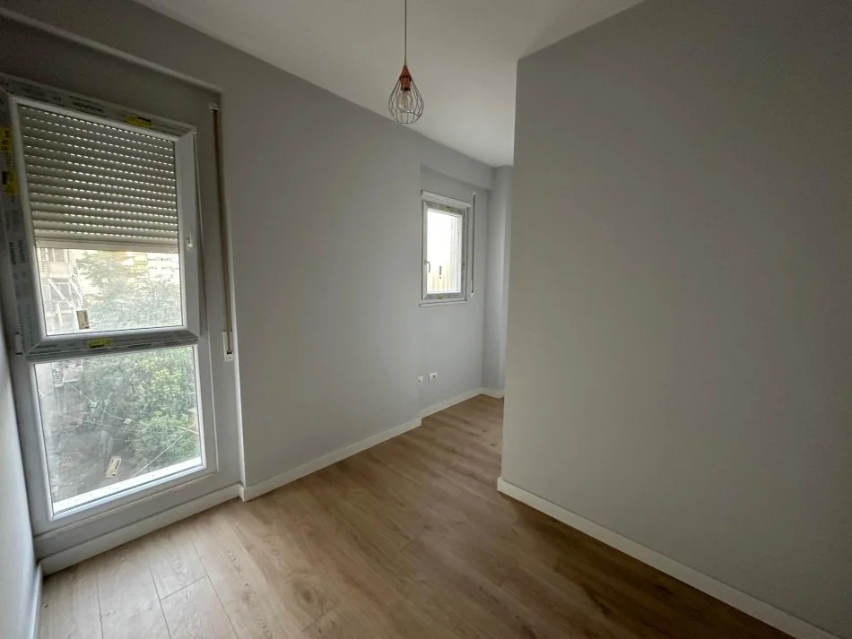 Tirane, shitet apartament 2+1+Ballkon Kati 3, 85 m² 171.000 € (Rruga Qemal Stafa)