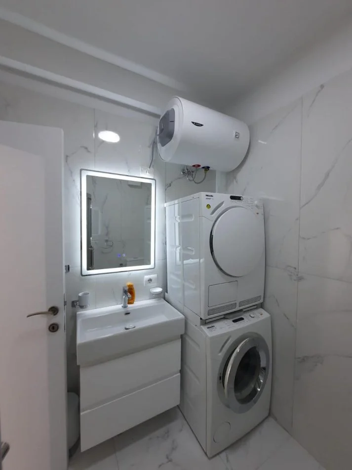 Tirane, jepet me qera garsoniere Kati 6, 450 € (Don Bosko)