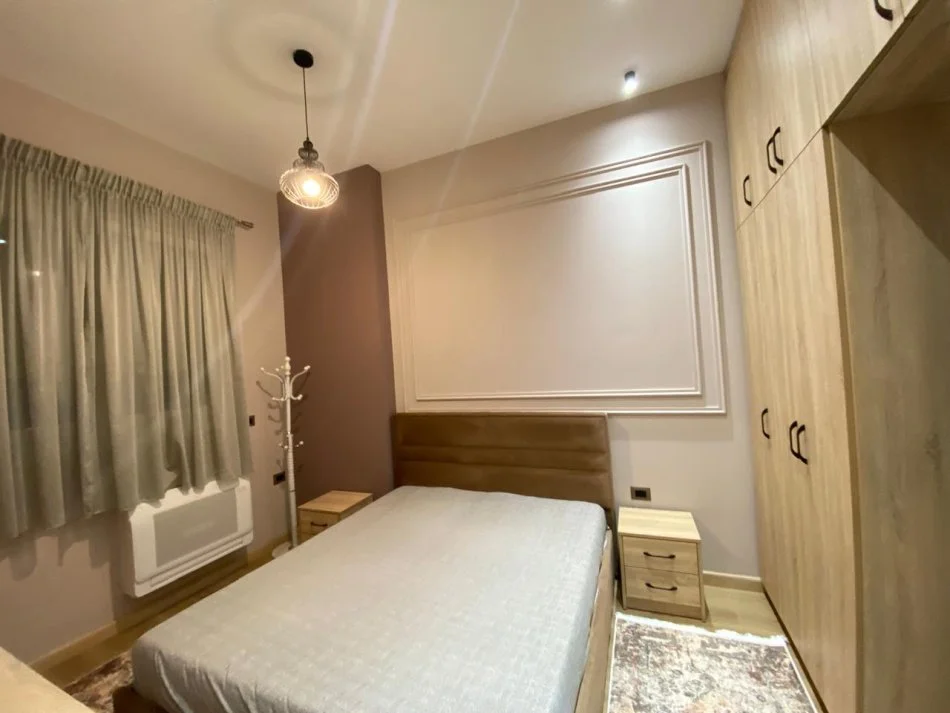 Tirane, jepet me qera apartament 2+1 Kati 1, 80 m² 600 Euro (Liqeni I Thate, Rruga peti)