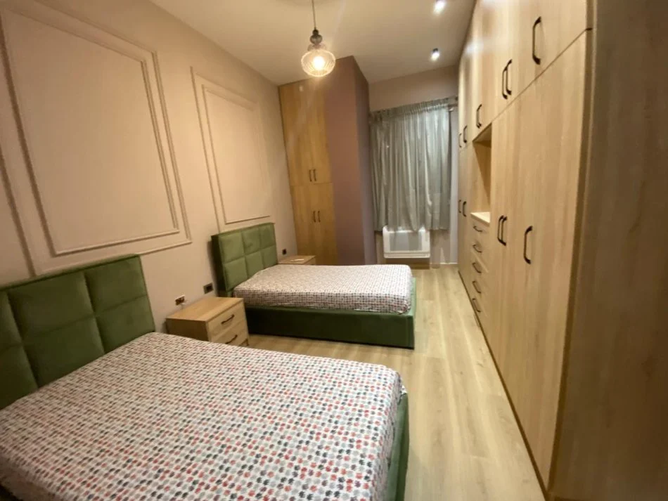 Tirane, jepet me qera apartament 2+1 Kati 1, 80 m² 600 Euro (Liqeni I Thate, Rruga peti)