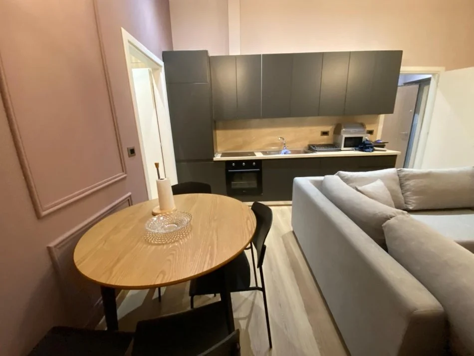 Tirane, jepet me qera apartament 2+1 Kati 1, 80 m² 600 Euro (Liqeni I Thate, Rruga peti)