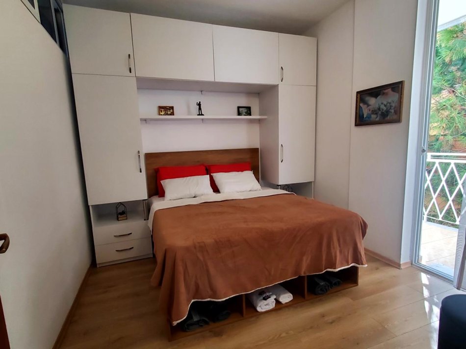 Durres, jepet me qera apartament ne plazh 2+1+Ballkon Kati 3, 75 m² 85 € (Shkembi i Kavajes)