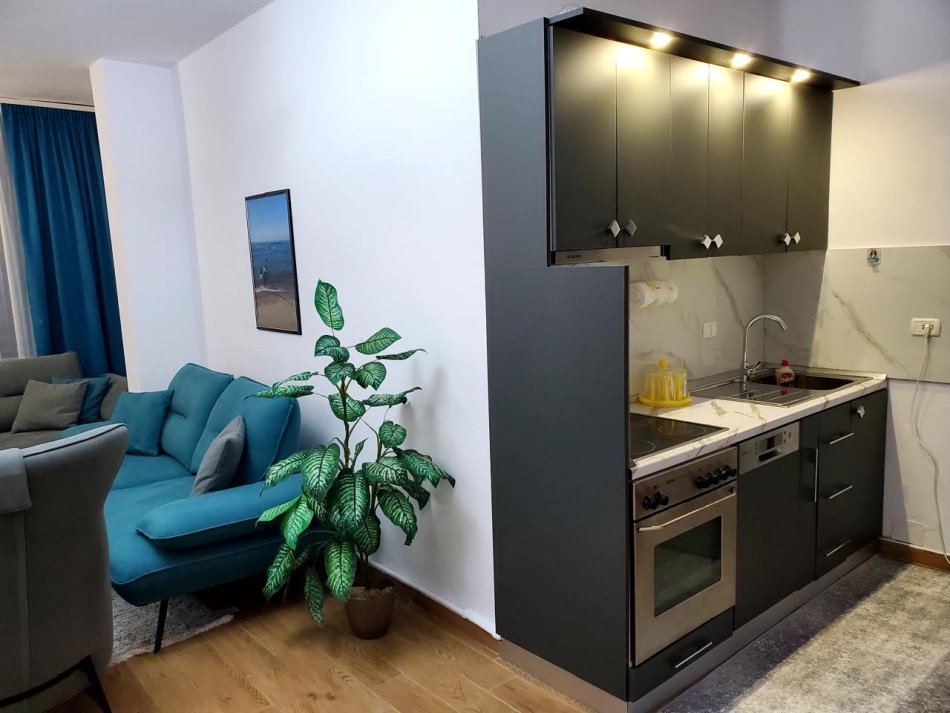 Durres, jepet me qera apartament ne plazh 2+1+Ballkon Kati 3, 75 m² 85 € (Shkembi i Kavajes)
