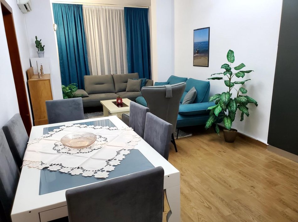 Durres, jepet me qera apartament ne plazh 2+1+Ballkon Kati 3, 75 m² 85 € (Shkembi i Kavajes)