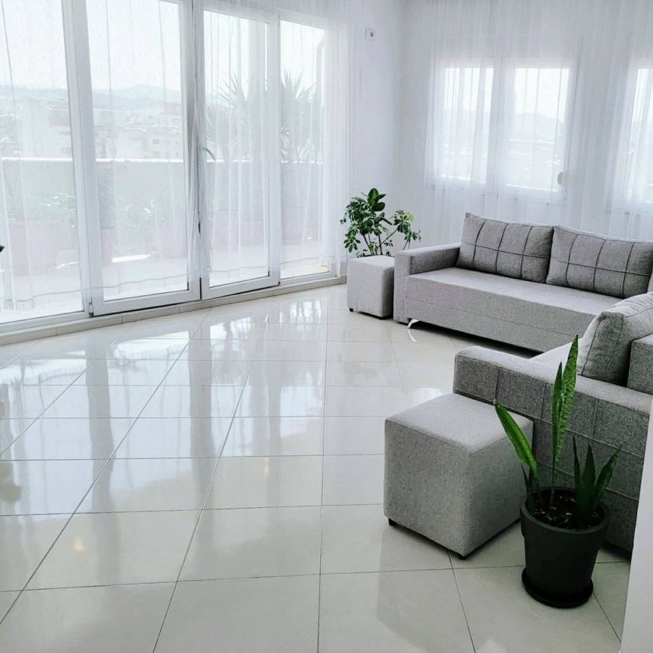 Tirane, jepet me qera 1+1+Aneks+Ballkon Kati 6, 85 m² 400 € (SPITALI QSUT)