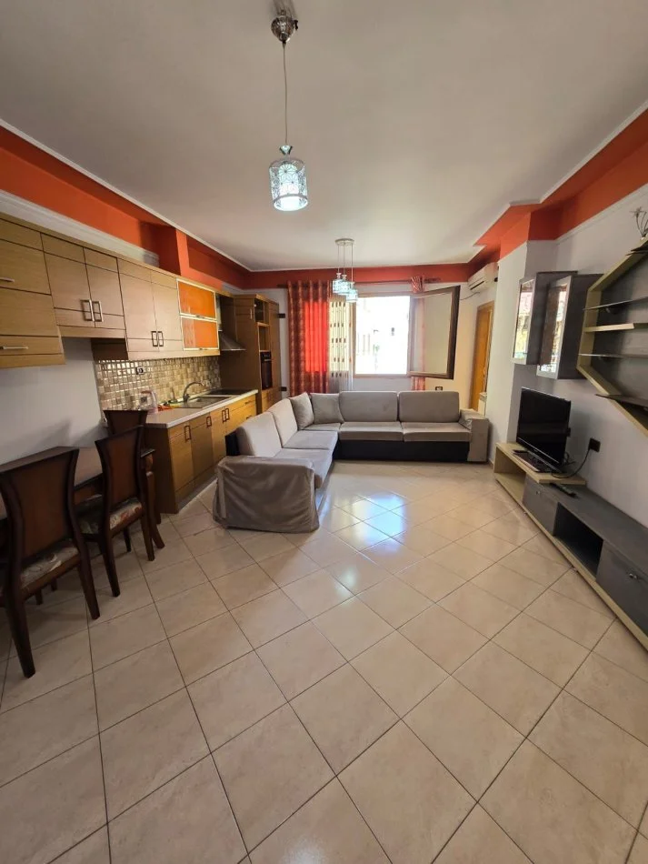 Tirane, shitet apartament 3+1 Kati 5, 