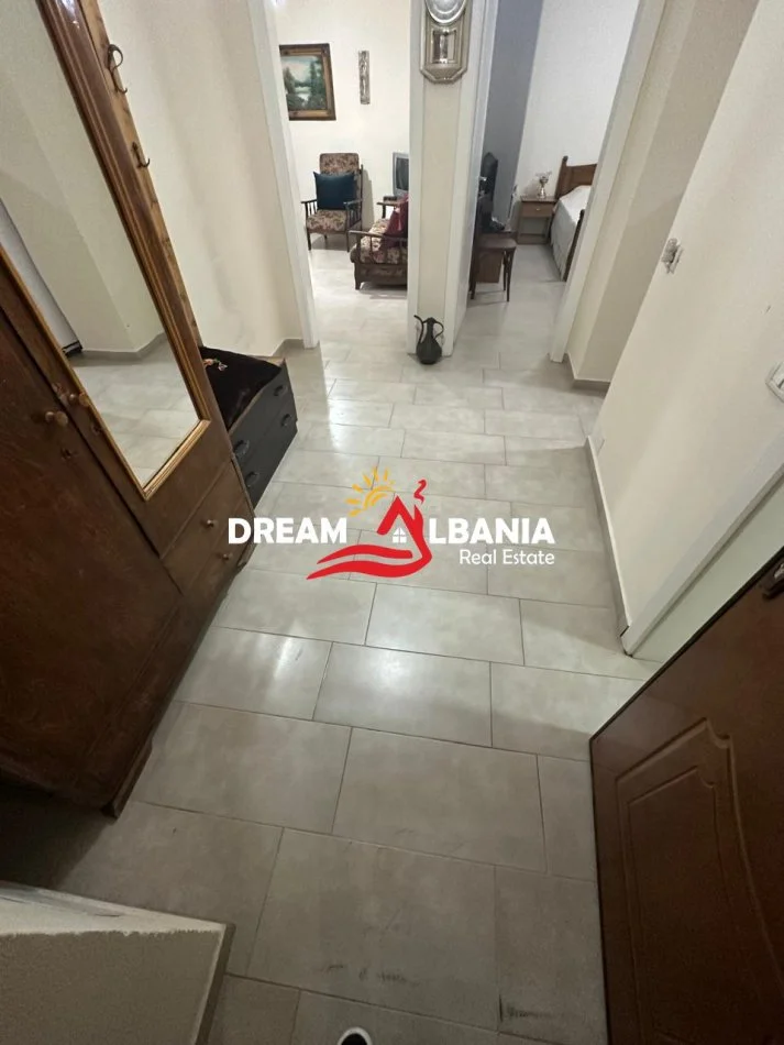 Tirane, jepet me qera apartament 1+1 , 60 m² 450 € (ne rrugen e Dibres, prane Medresese)