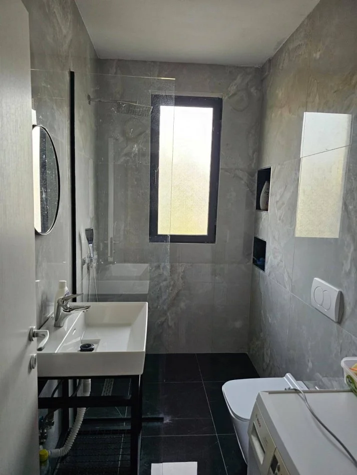 Durres, jepet me qera apartament 2+1+Ballkon Kati 3, 87 m² 500 € (Rruga e Dibres)