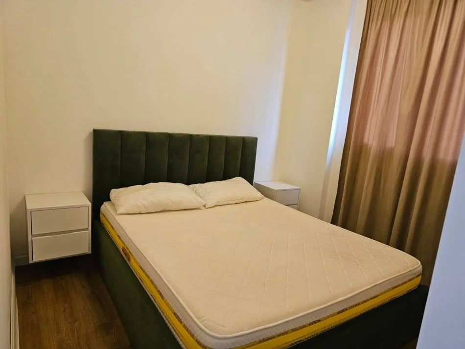 Durres, jepet me qera apartament 2+1+Ballkon Kati 3, 87 m² 500 € (Rruga e Dibres)
