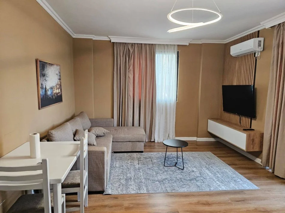 Durres, jepet me qera apartament 2+1+Ballkon Kati 3, 87 m² 500 € (Rruga e Dibres)