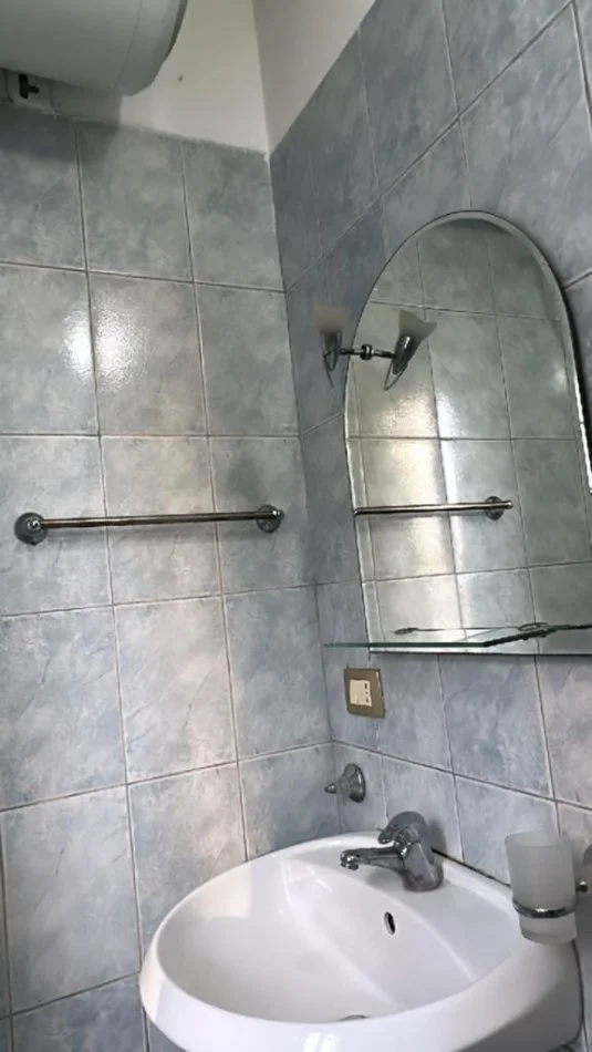 Tirane, jap me qera garsonier 1+1 Kati 3, 30 m² 350 € (Rruga pjeter budi pas ambasades amerikane)
