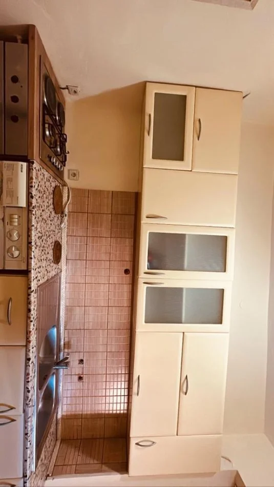 Tirane, jap me qera garsonier 1+1 Kati 3, 30 m² 350 € (Rruga pjeter budi pas ambasades amerikane)
