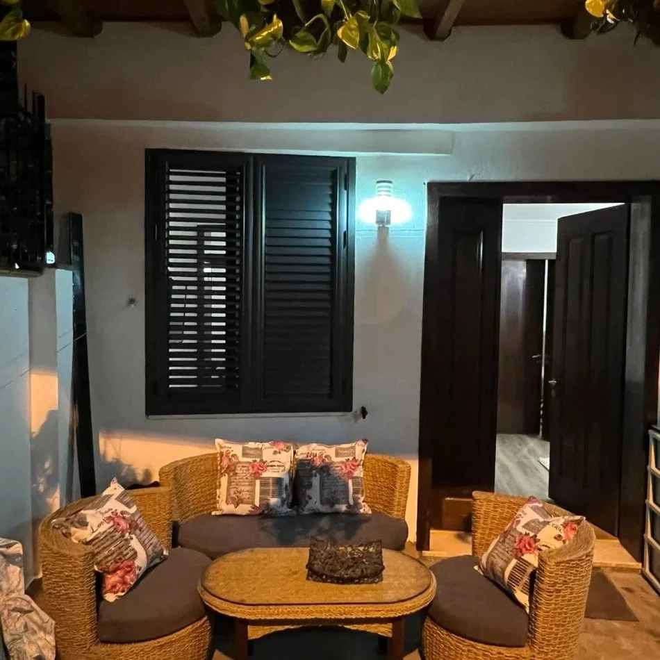 Tirane, jepet me qera shtepi 2+1+Aneks Kati 1, 75 m² 750 € (Parlamenti)