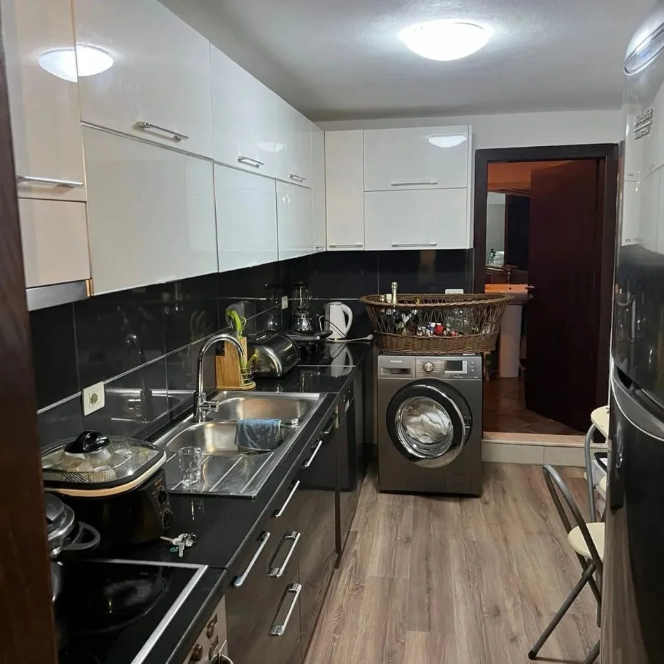 Tirane, jepet me qera shtepi 2+1+Aneks Kati 1, 75 m² 750 € (Parlamenti)