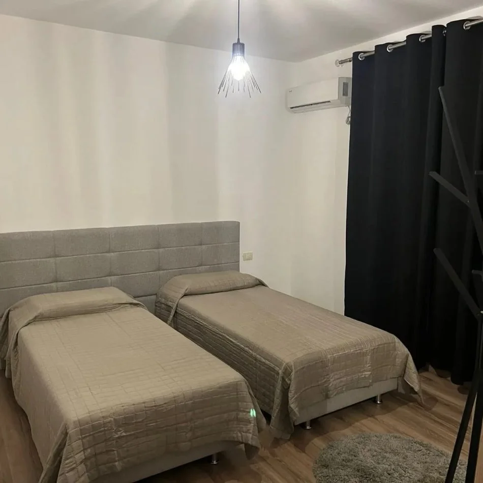 Tirane, jepet me qera shtepi 2+1+Aneks Kati 1, 75 m² 750 € (Parlamenti)