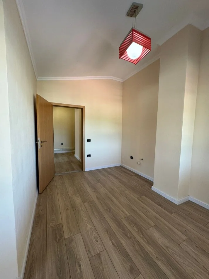 Tirane, shes 1+1 Kati 8, 96 m² 89.000 € (Fresk)