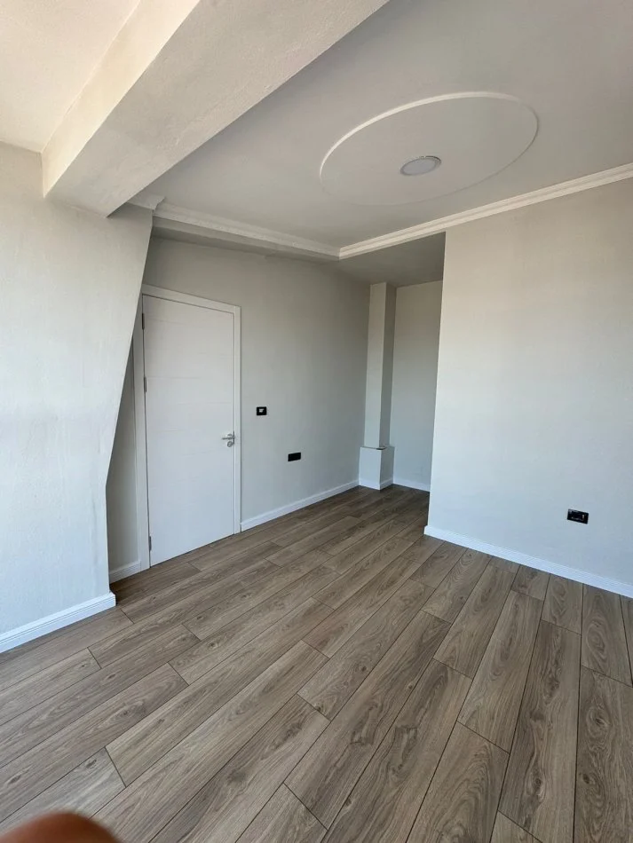 Tirane, shes apartament 2+1+Ballkon Kati 8, 121 m² 133.000 € (Fresk)