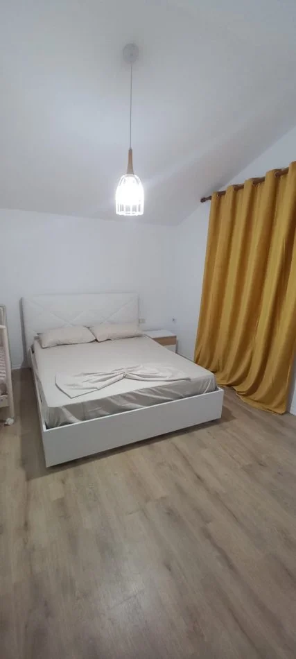 Tirane, jepet me qera vetem 1 dhome Kati 3, 20 m² 30 € (Rruga e Dibres)