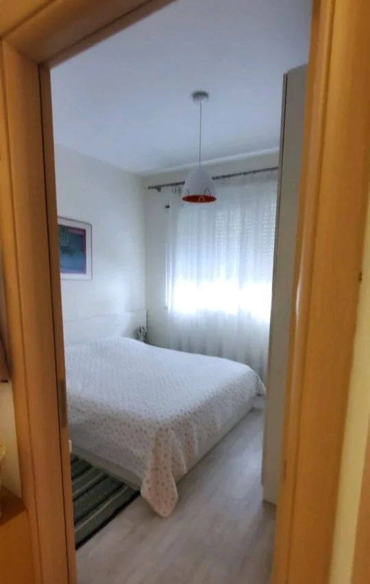 Tirane, jepet me qera apartament 2+1+Ballkon Kati 3, 91 m² 500 € (Kodra e Diellit)