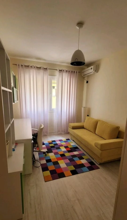 Tirane, jepet me qera apartament 2+1+Ballkon Kati 3, 91 m² 500 € (Kodra e Diellit)
