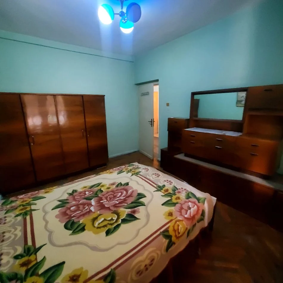 Tirane, jepet me qera apartament 2+1 Kati 2, 70 m² 390 € (Rruga medrese)