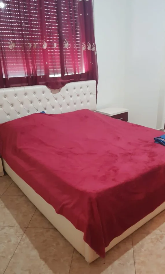 Tirane, jepet me qera Vile 1+1+Ballkon Kati 3, 60 m² (Mbrapa Universitetit te Sporteve, Zogu Zi)