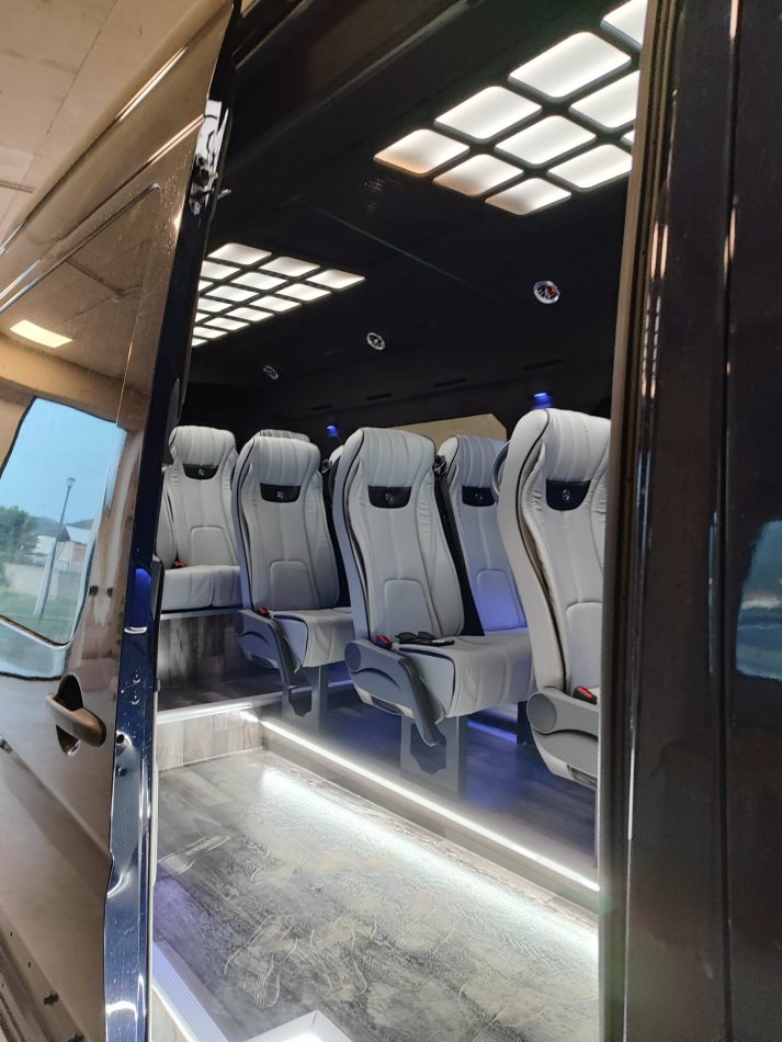 Tirane, shitet Minibus Mercedes sprinter 319 cdi Viti 2015,  Vende 12, Nafte, blu e errët automatik Kondicioner