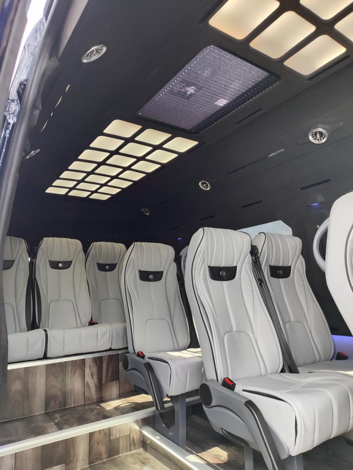 Tirane, shitet Minibus Mercedes sprinter 319 cdi Viti 2015,  Vende 12, Nafte, blu e errët automatik Kondicioner
