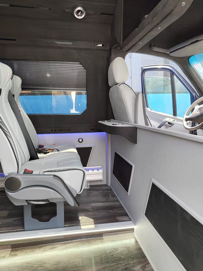 Tirane, shitet Minibus Mercedes sprinter 319 cdi Viti 2015,  Vende 12, Nafte, blu e errët automatik Kondicioner