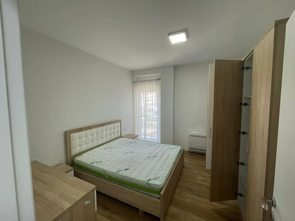 Tirane, jepet me qera apartament 2+1+Ballkon Kati 4, 119 m² 700 € (Jordan Misja)